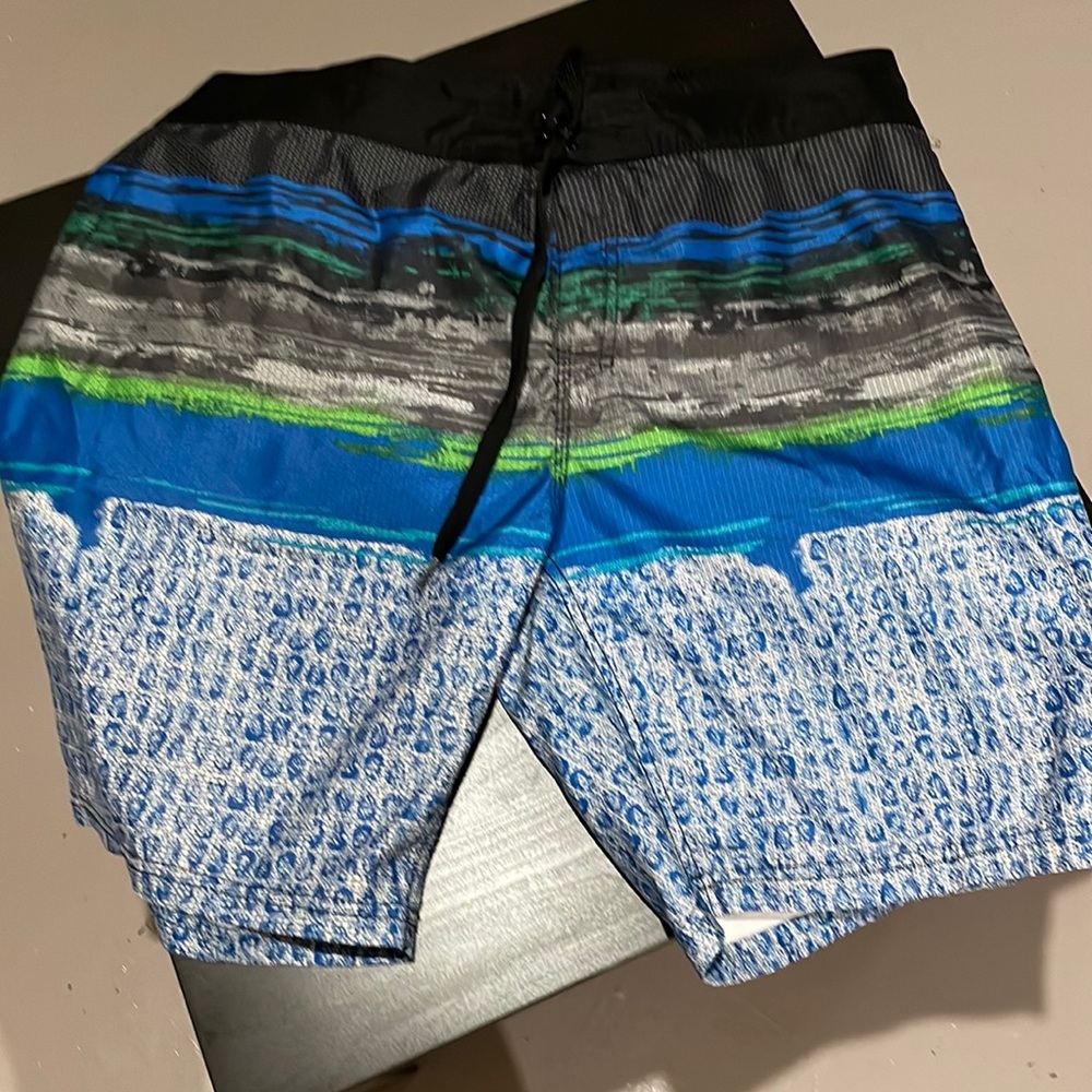 Wave Zone men’s swim trunks. One pocket in back tie front